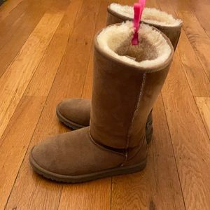 Ugg’s big kids size but fits size 7 women